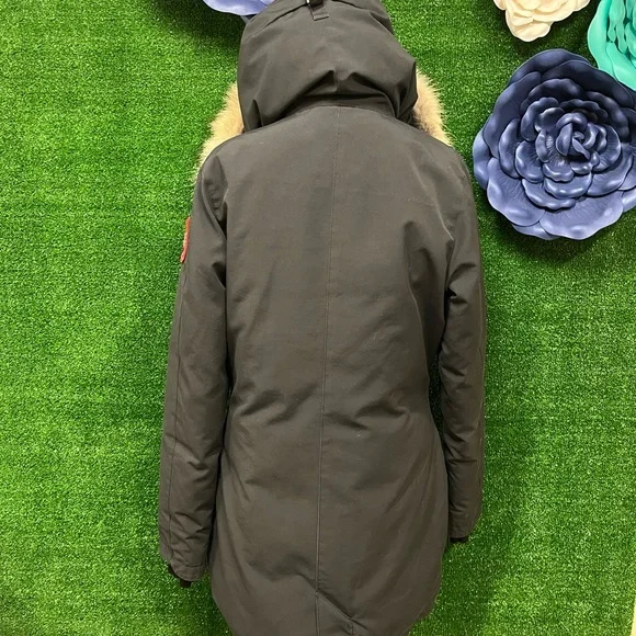 Canada Goose winter parka coat with big fur hood size medium